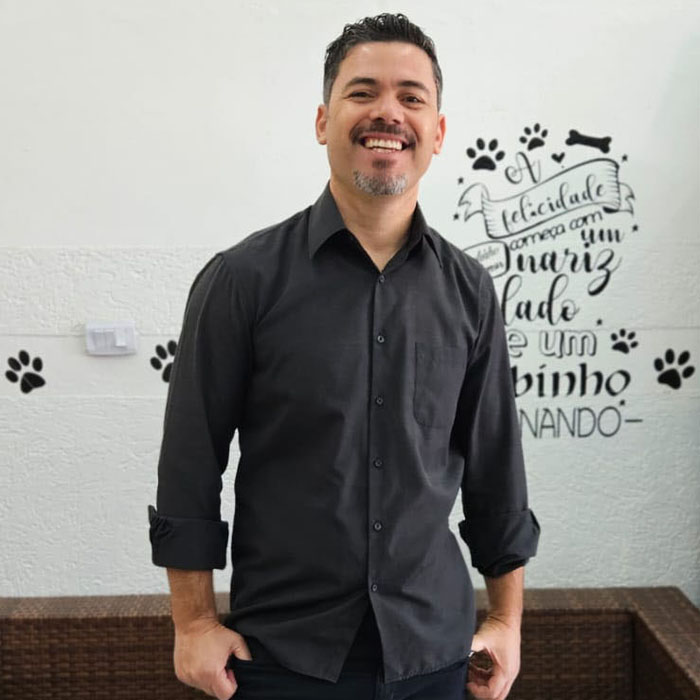 Alan, responsável pela administração e leva e traz do Fred Studio Pet